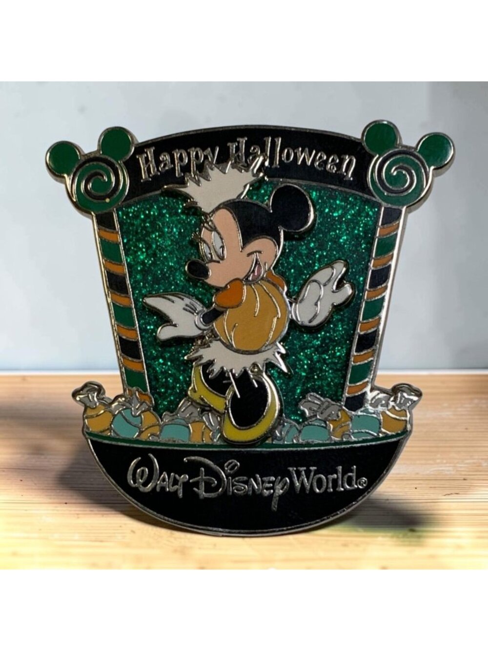 Disney Pin Minnie Mouse Happy Halloween Candy Characters, LE From 2007